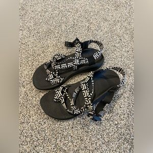 rare CHACO’S women size 9 black and white.